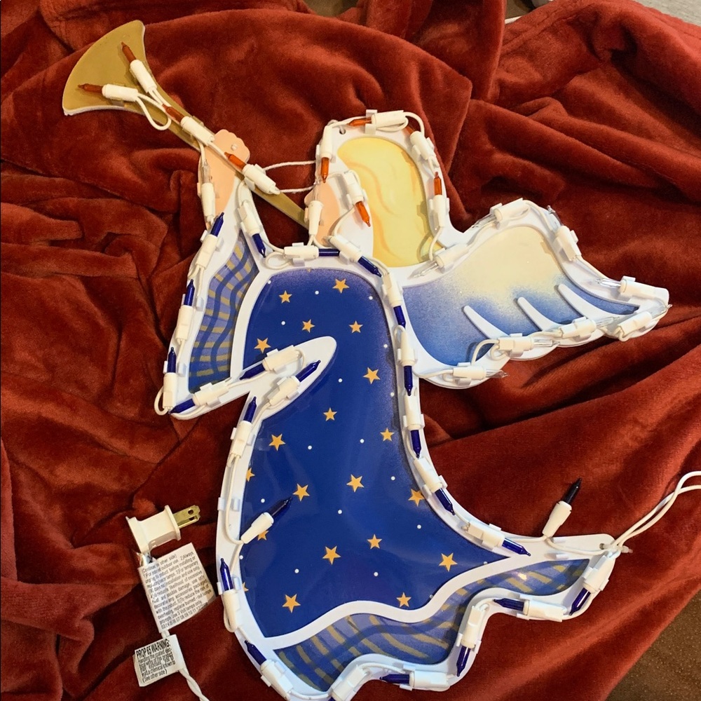 A pair (2) Vintage Lighted Angels with trumpet. Has wire and plug in.